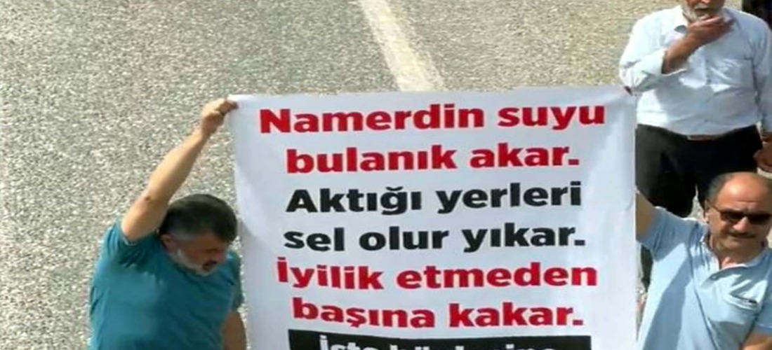 Erdoğan'ı depremzedeler bu pankartla karşıladı