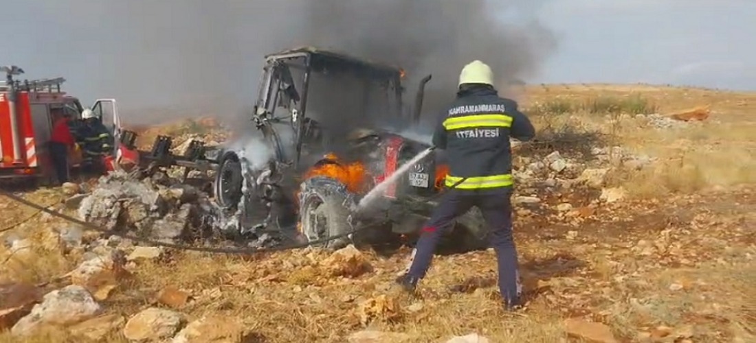 Çiftçinin tarla sürdüğü traktör alev alev yandı - Videolu Haber