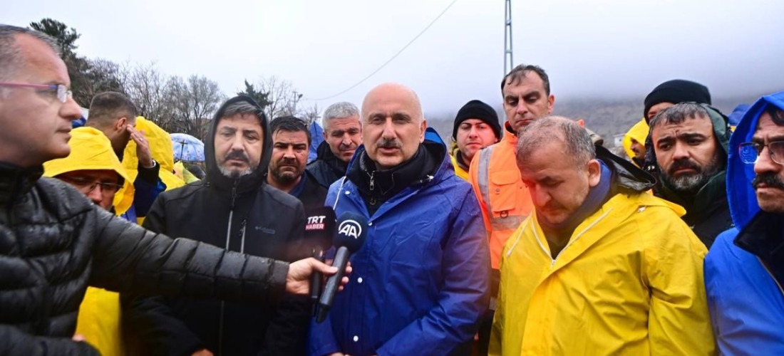 Bakan Karaismailoğlu: 160 kişilik ekibimiz arama çalışmasını sürdürüyor